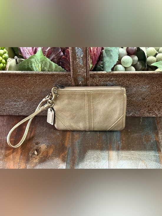 Coach Handbags - Coach 2008 Hamptons F41455 Gold Leather W/Brass Zip Wristlet GUC